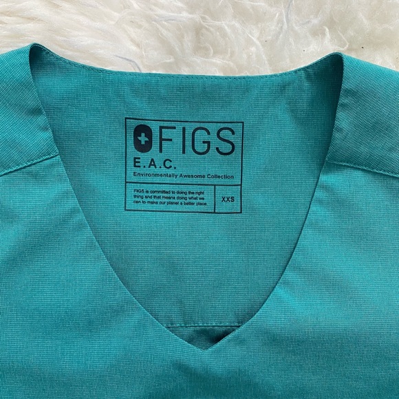 Figs Marine FIONe.a.c Callao-Jogger Scrub Pants & Lekei Four pocket Scrub Top - Picture 14 of 16